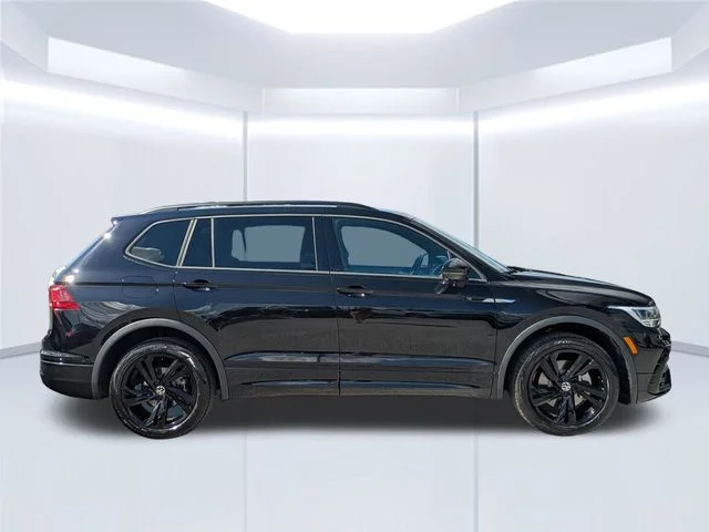 Used 2023 Black Volkswagen 2.0T SE R-Line Black image 7