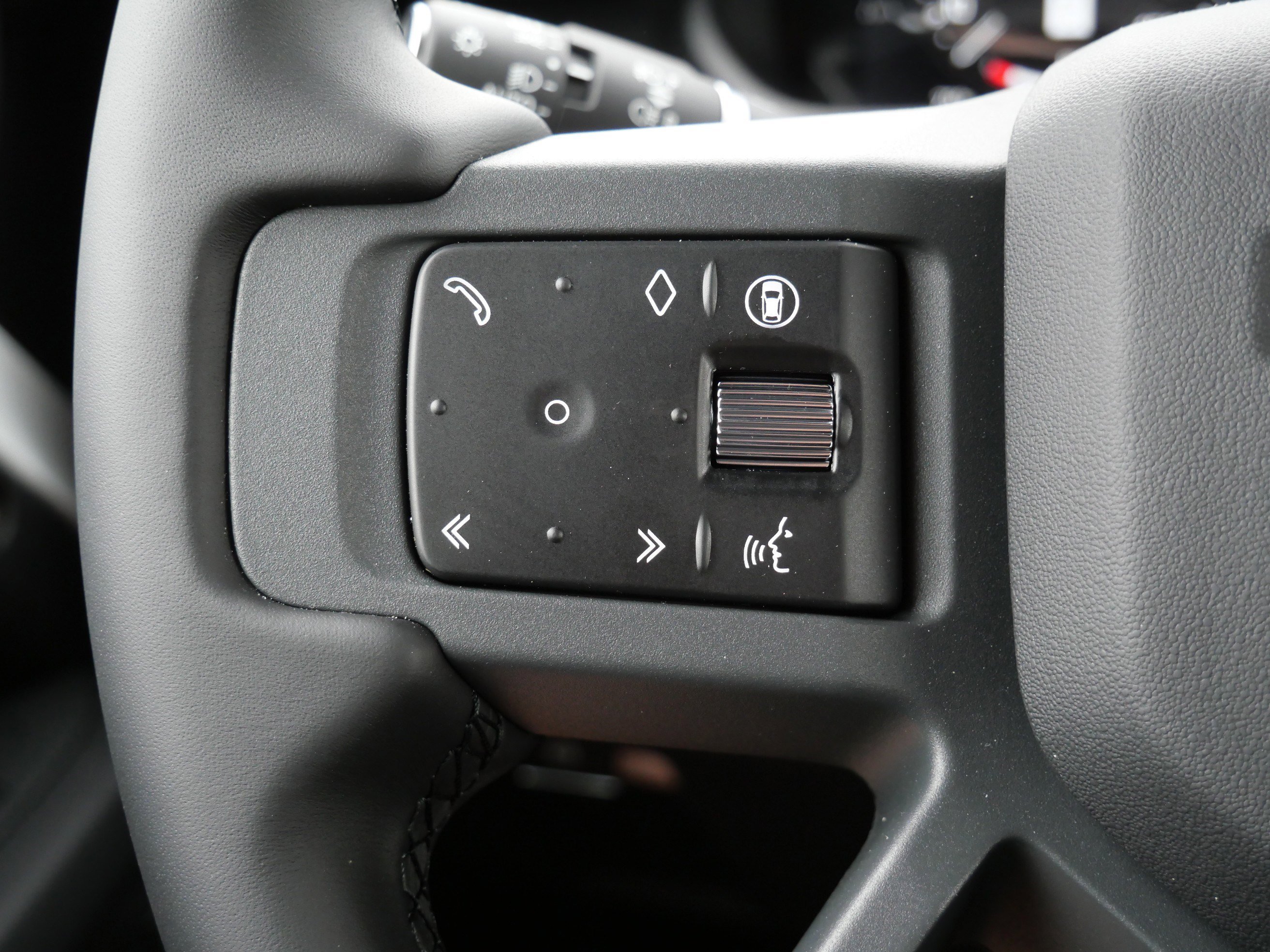 New 2026 Fuji White Land Rover X-Dynamic SE image 7