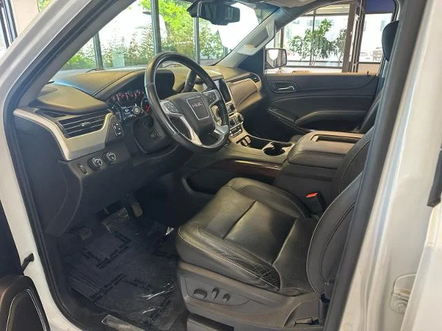 Used 2020 Summit White GMC  image 9