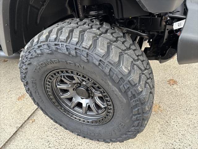 New 2026 Granite Crystal Metallic Clear-Coat Exterior Paint Jeep Sport S image 15