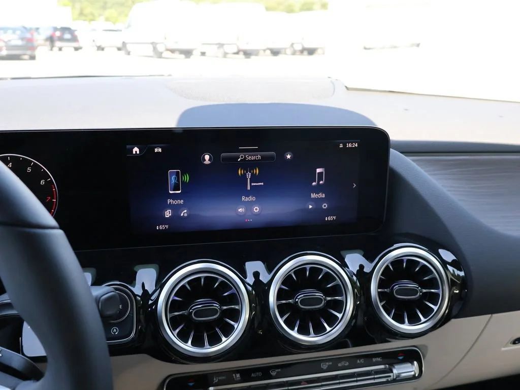 New 2026 Polar White Mercedes-Benz GLA 250 image 60