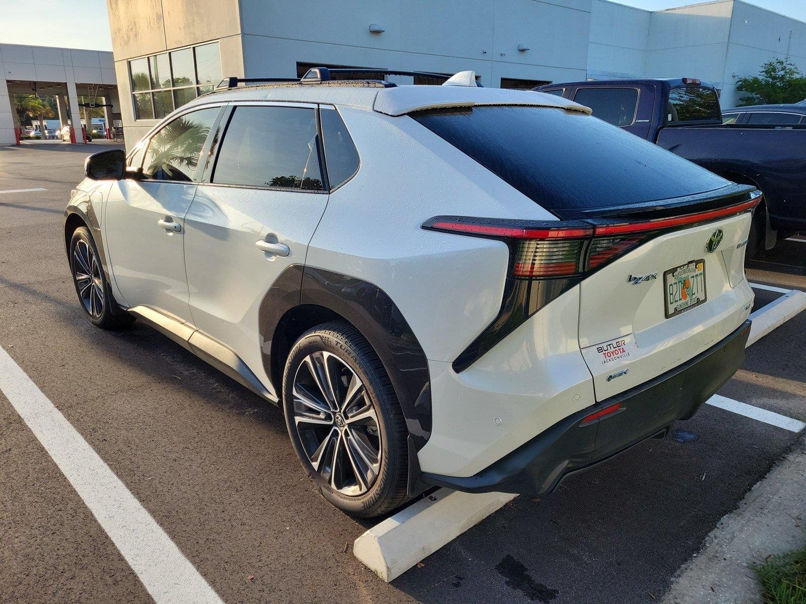Used 2025 Wind Chill Pearl Toyota Limited image 2