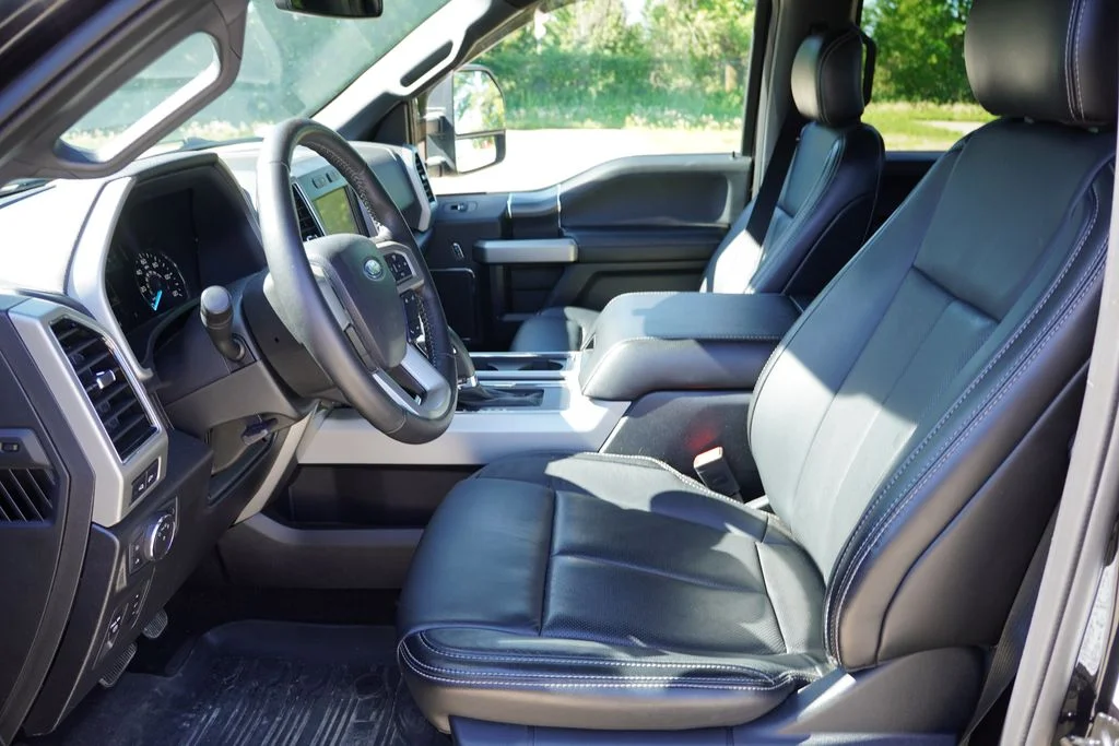 Used 2019 Black Metallic Ford Lariat image 4