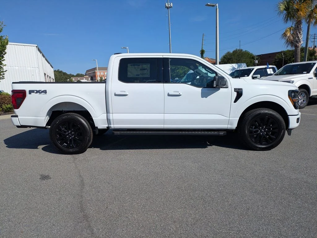 New 2026 Oxford White Ford XLT image 3