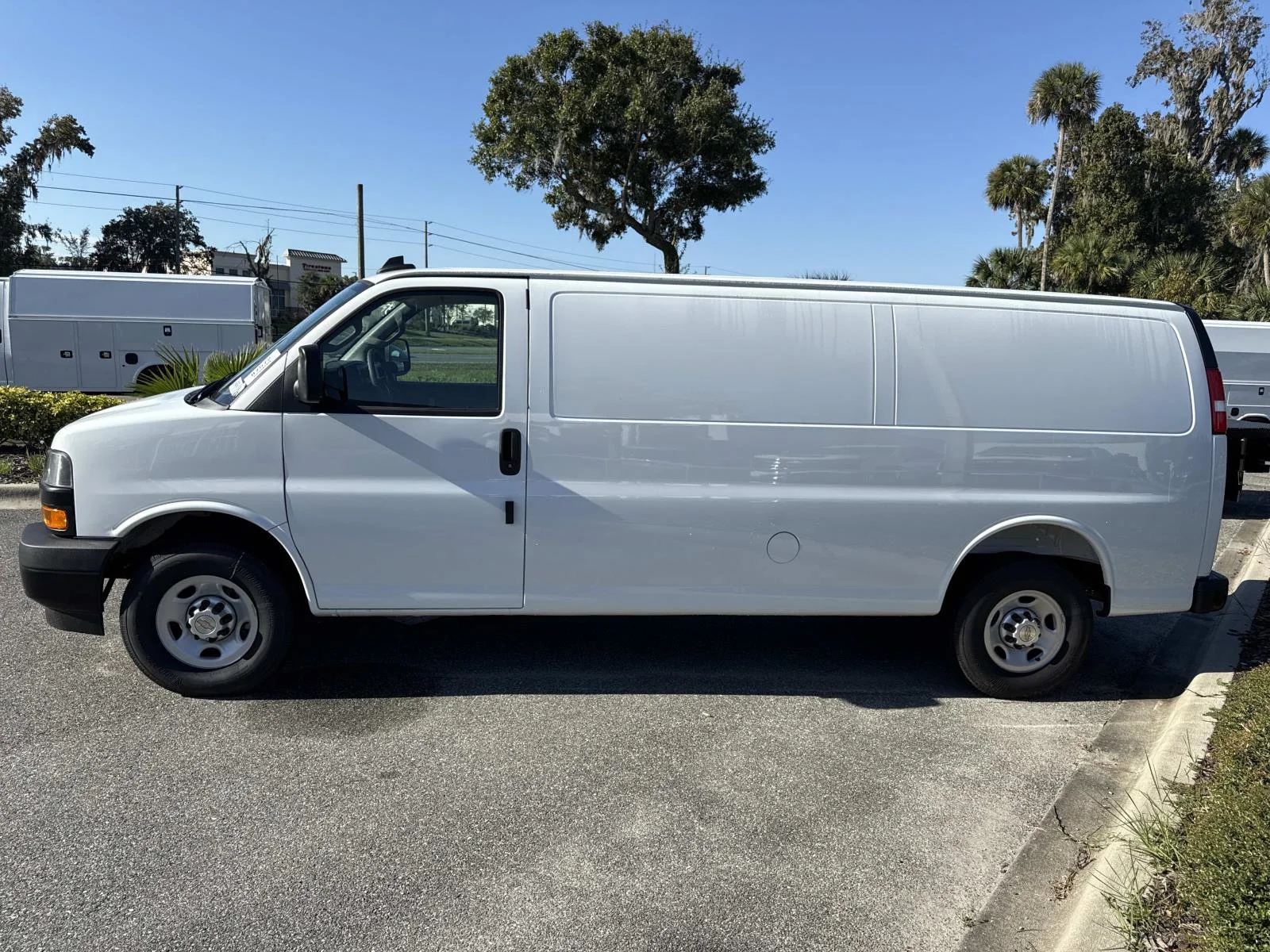2025 Chevrolet Express Cargo Work Van - Photo 6