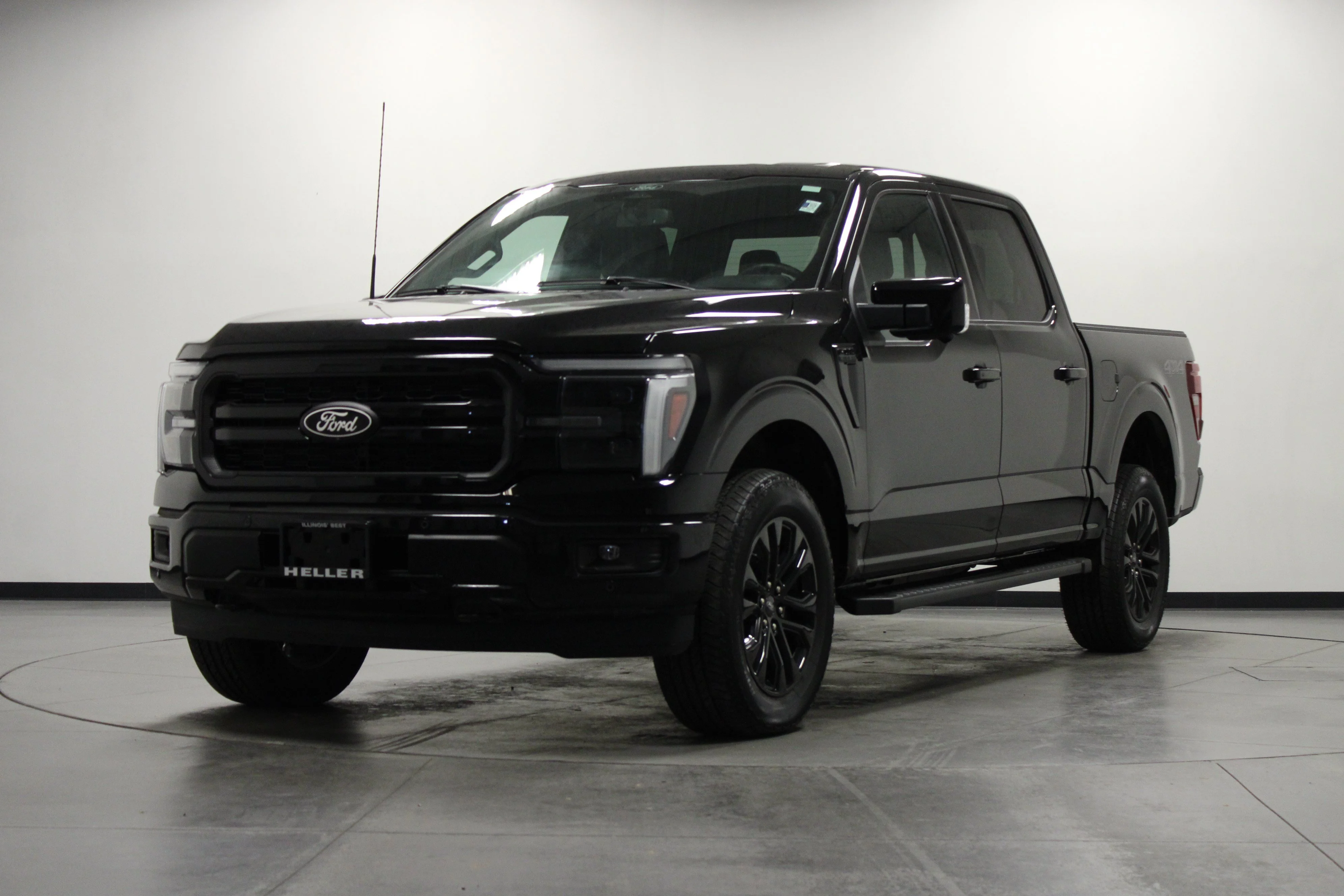Used 2025 Agate Black Metallic Ford LARIAT image 8