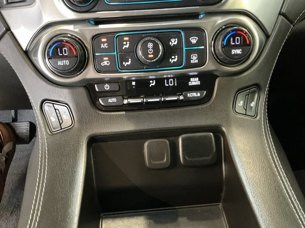 Used 2020 SUMMIT WHITE Chevrolet LT image 17