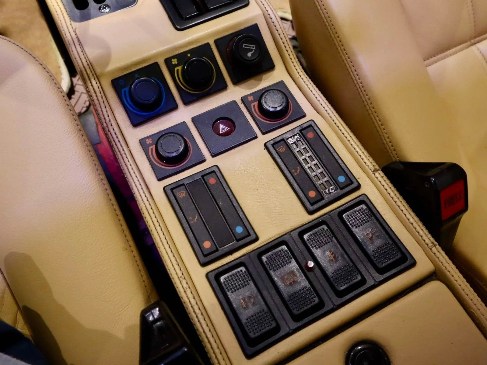Used 1986  Ferrari  image 34