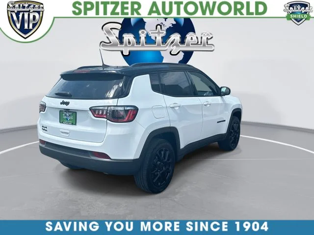 Used 2023 White Jeep Latitude image 9