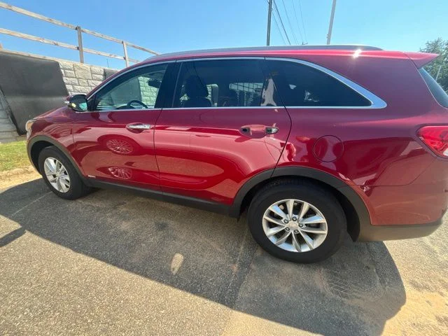Used 2016 Red Kia LX image 4