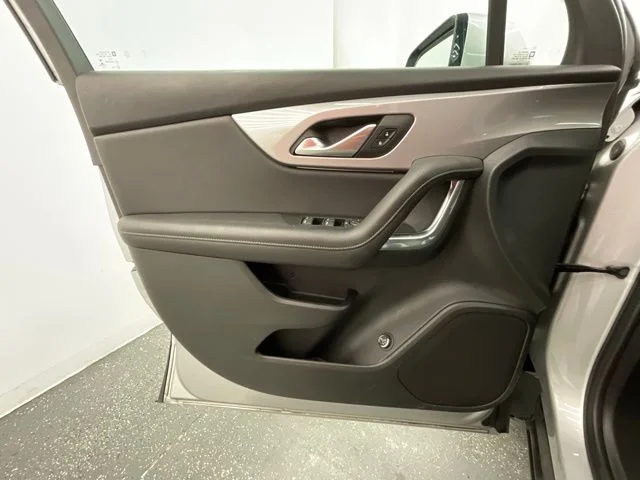 Used 2022 Silver Chevrolet LT image 9