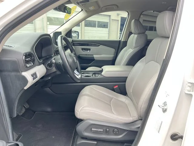 Used 2023 Platinum White Pearl Honda EX-L 8 Passenger image 15