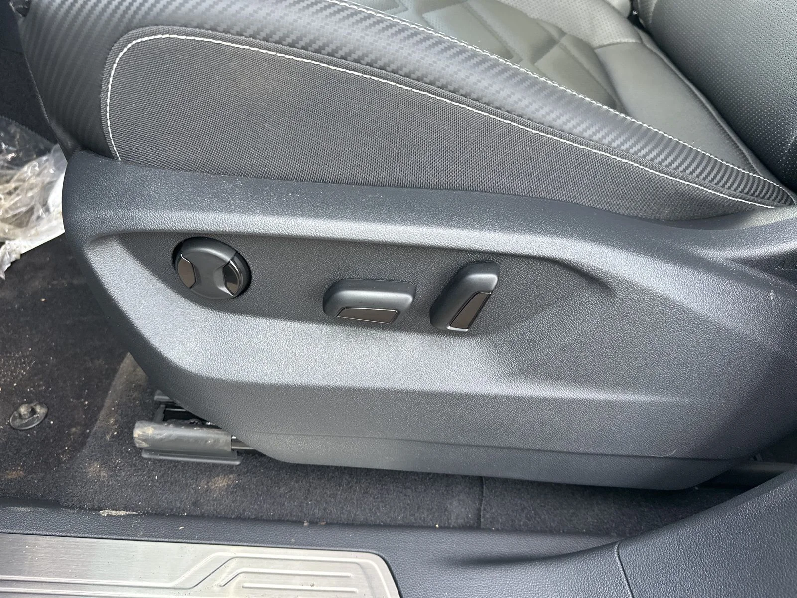 New 2026 Black Volkswagen 2.0T SE w/Technology image 13