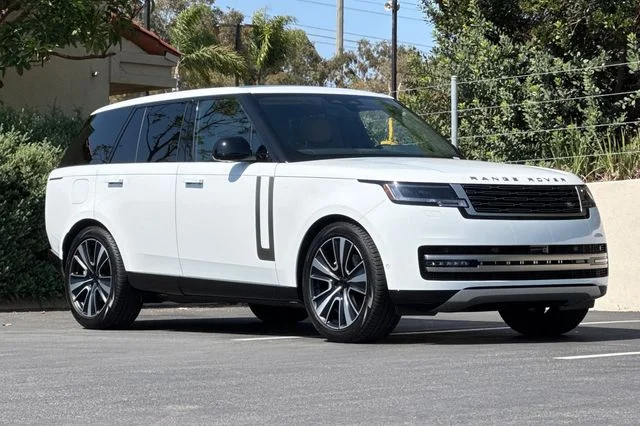 New 2026 Fuji White Land Rover SE image 7