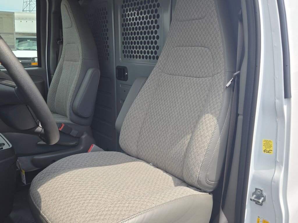 2025 Chevrolet Express Cargo Work Van - Photo 17