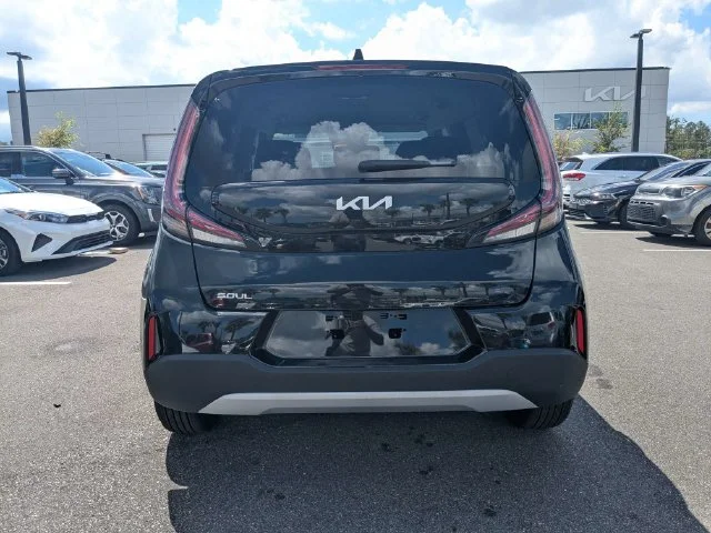 Used 2025  Kia LX image 4