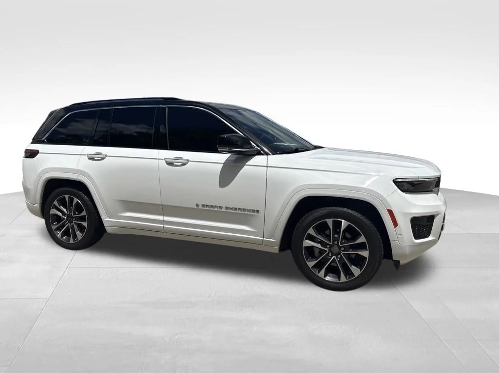 Used 2022 White Jeep Overland image 5