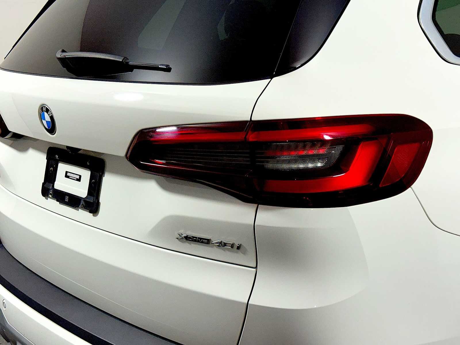 Certified Used 2023 Alpine White BMW xDrive40i image 28