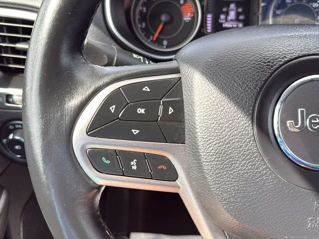 Used 2019 Gray Jeep Latitude Plus image 17