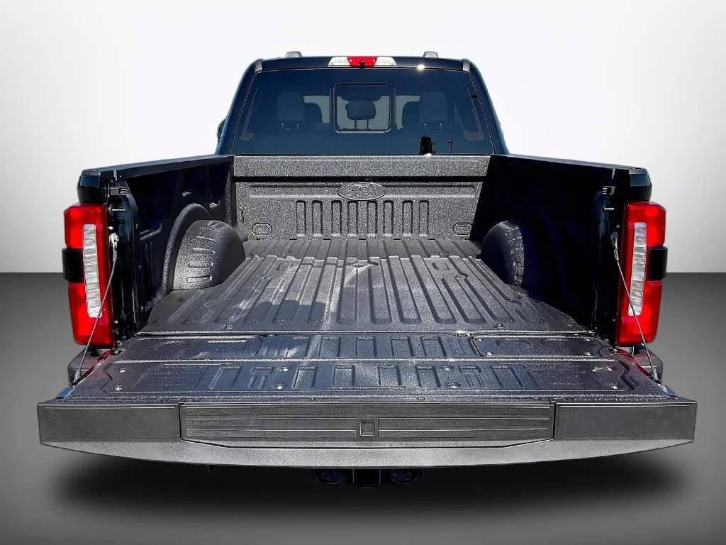 New 2027 Agate Black Metallic Ford F-350® XLT image 17
