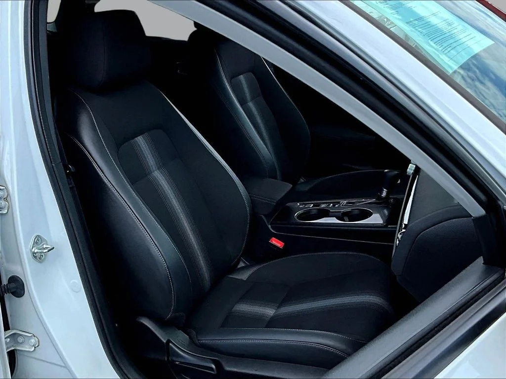 Used 2023 Platinum White Pearl Honda Sport image 29