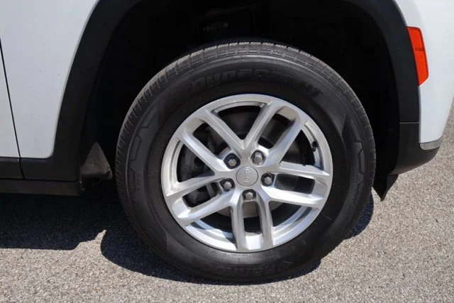 Used 2023 White Jeep Laredo image 15
