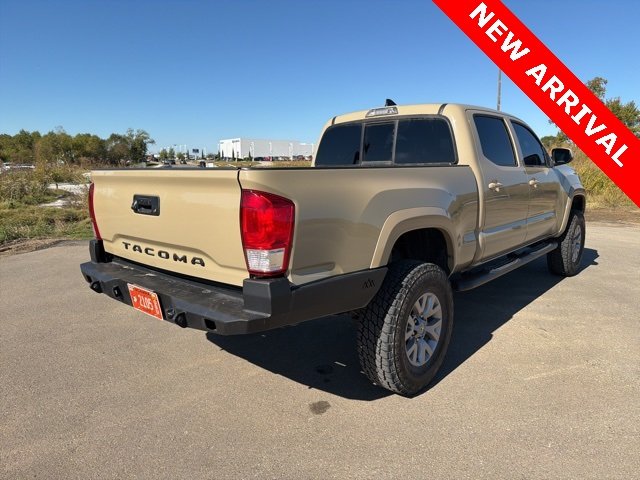 2017 Toyota Tacoma SR5 photo 3