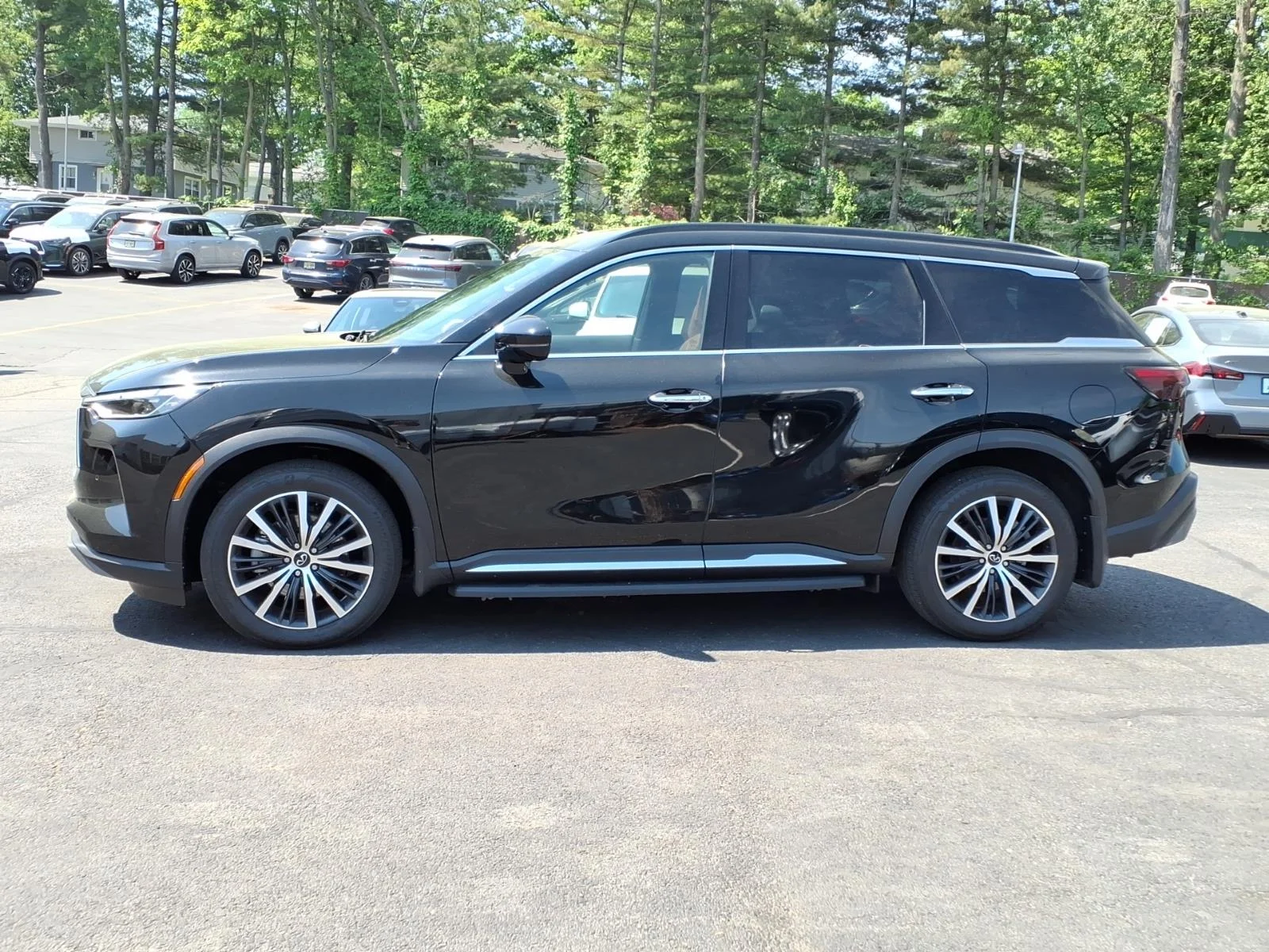 Certified Used 2025 Black INFINITI Autograph image 9