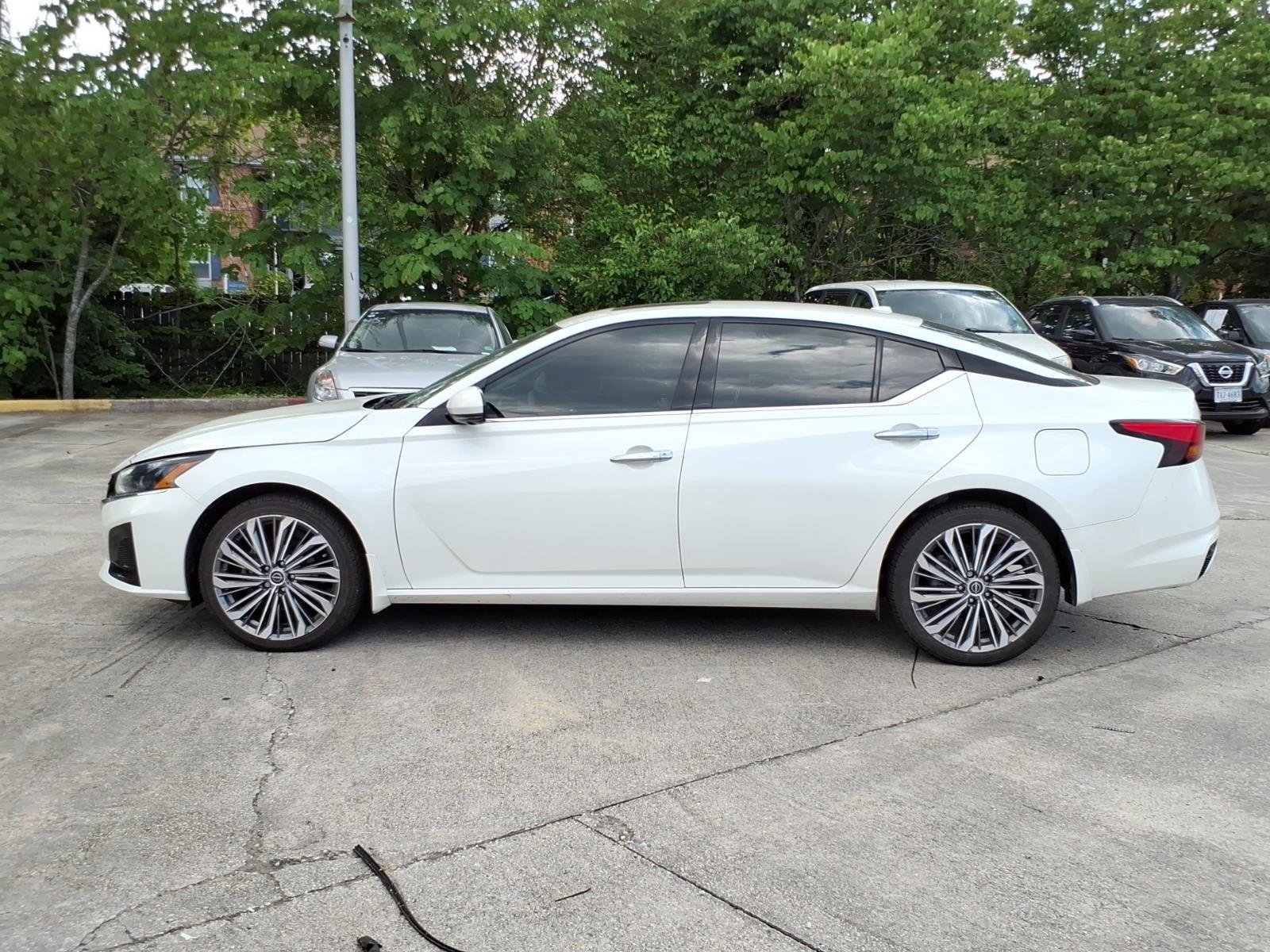 Used 2024 Pearl White Tricoat Nissan 2.5 SL image 2