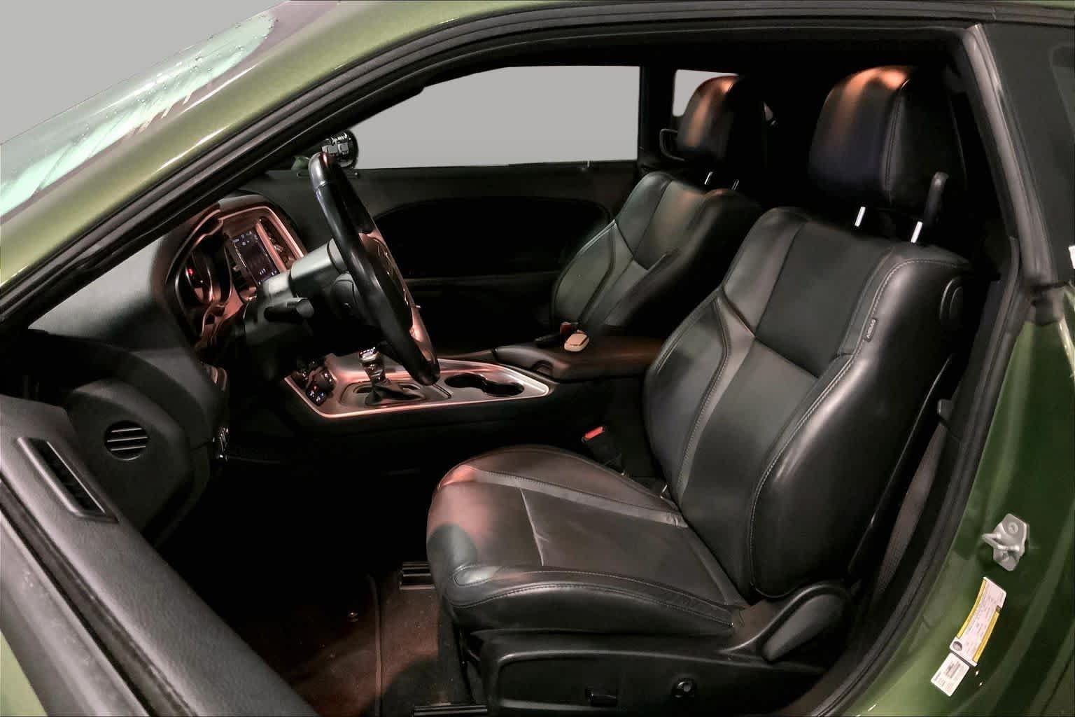Used 2019 F8 Green Dodge SXT image 7
