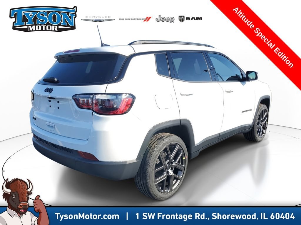 New 2026 Bright White Clearcoat Jeep Latitude image 4