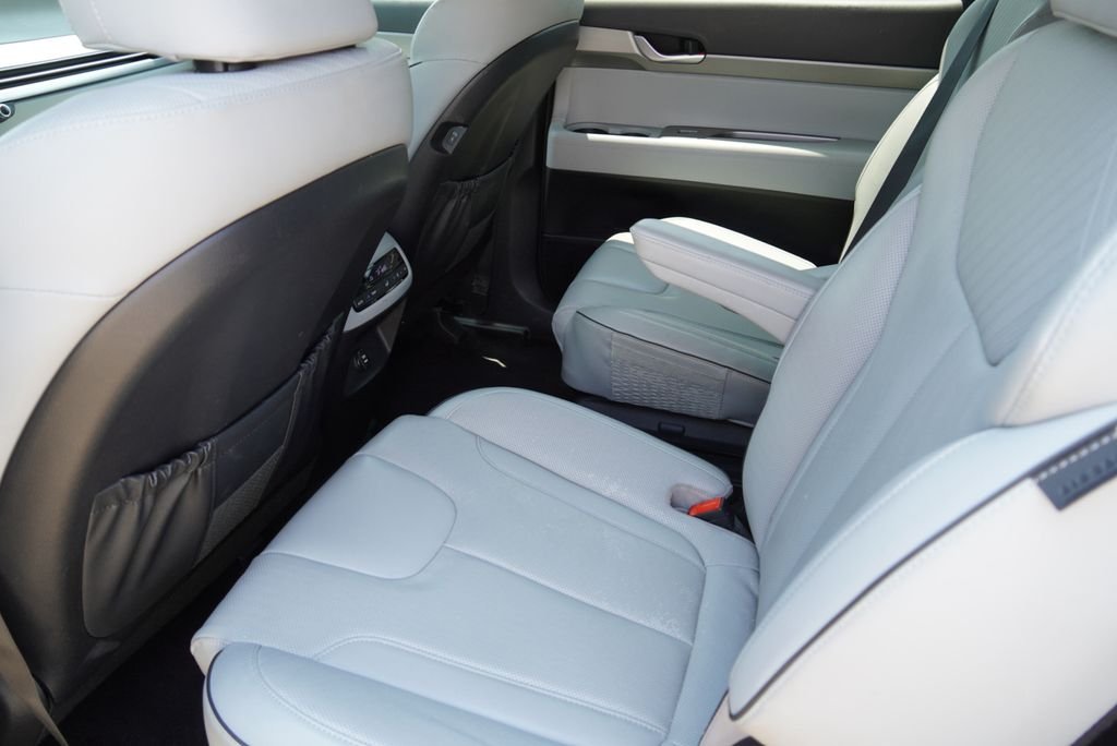 Used 2025 Silver Hyundai SEL image 18