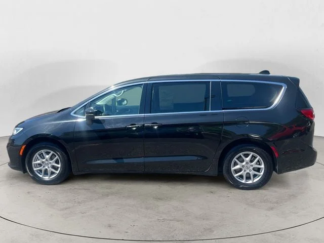 Used 2023 Brilliant Black Crystal Pearlcoat Chrysler Touring L image 2