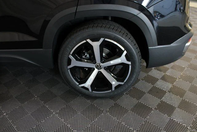 2025 Volkswagen Taos SEL - Photo 21