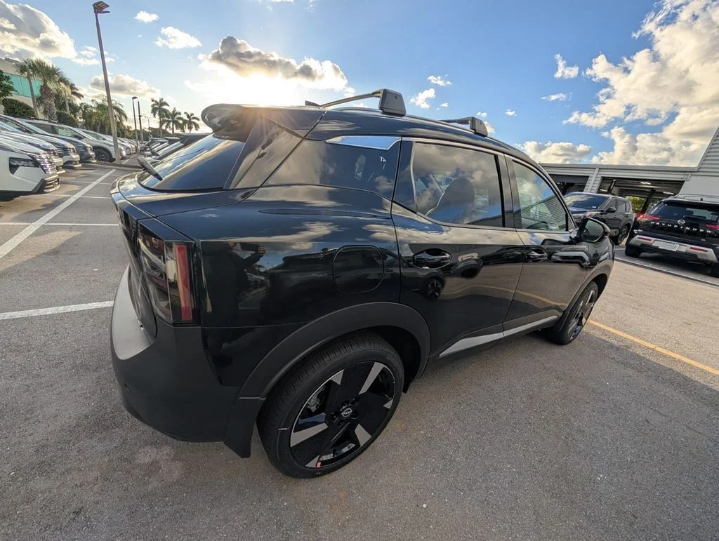 2025 Nissan Kicks SR - Photo 12