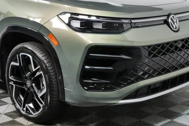 New 2026 Avocado Green w/Deep Black Roof Volkswagen SEL R-Line Turbo image 36