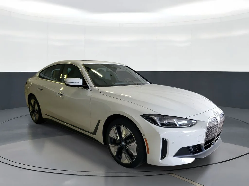 New 2026 Alpine White BMW eDrive40 image 2