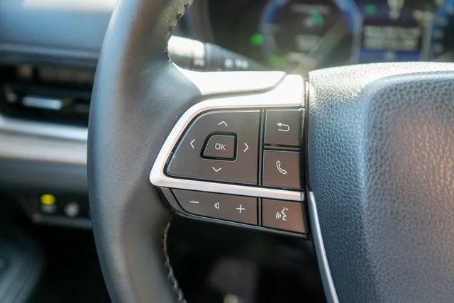 Used 2025 White Toyota  image 32