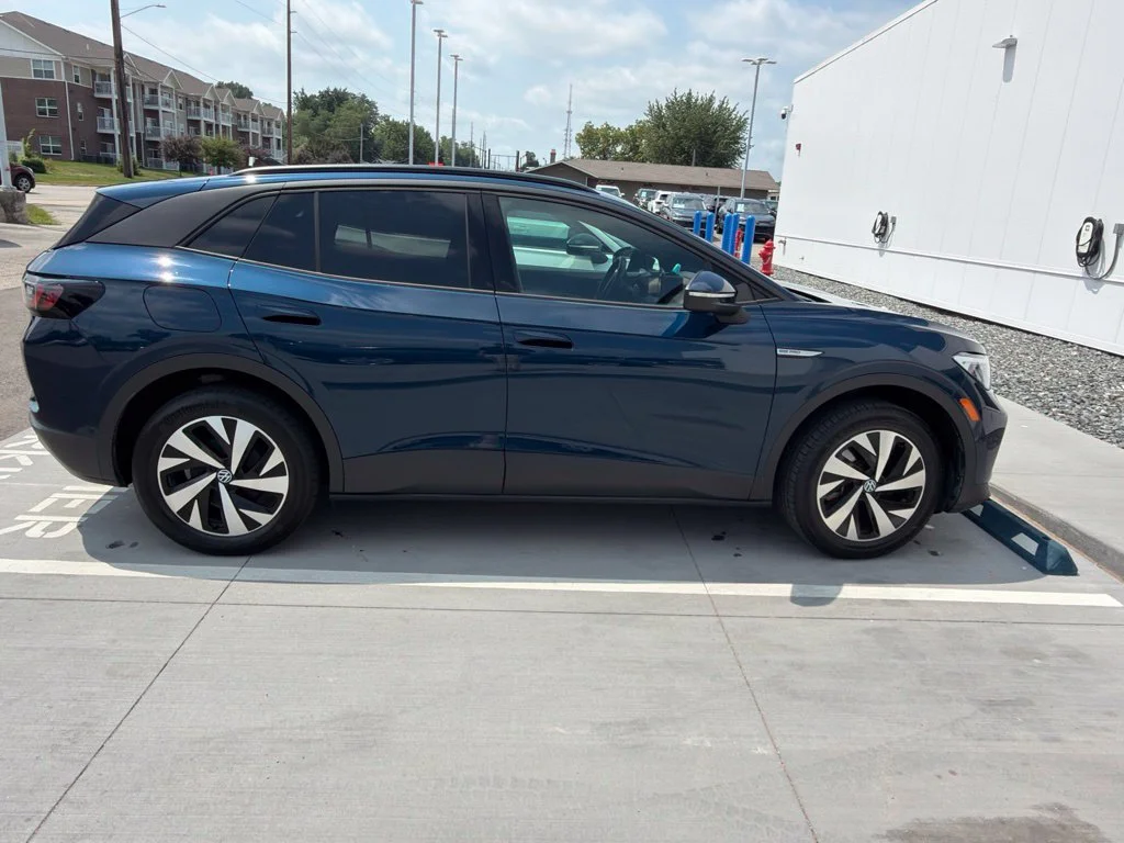 Used 2023 Blue Volkswagen Pro image 5