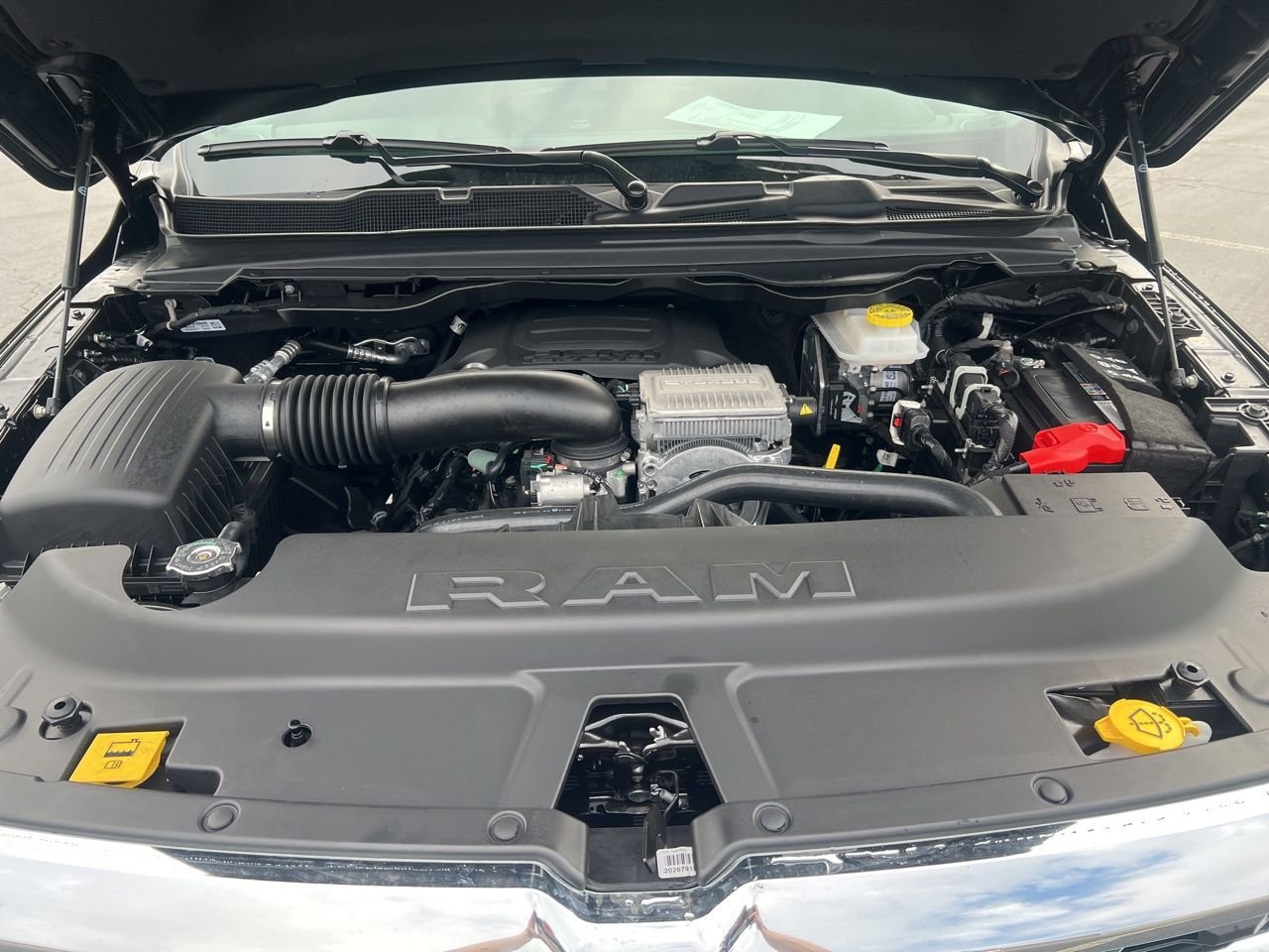 New 2026 Diamond Black Crystal Pearl-Coat Exterior Paint RAM Big Horn/Lone Star image 12