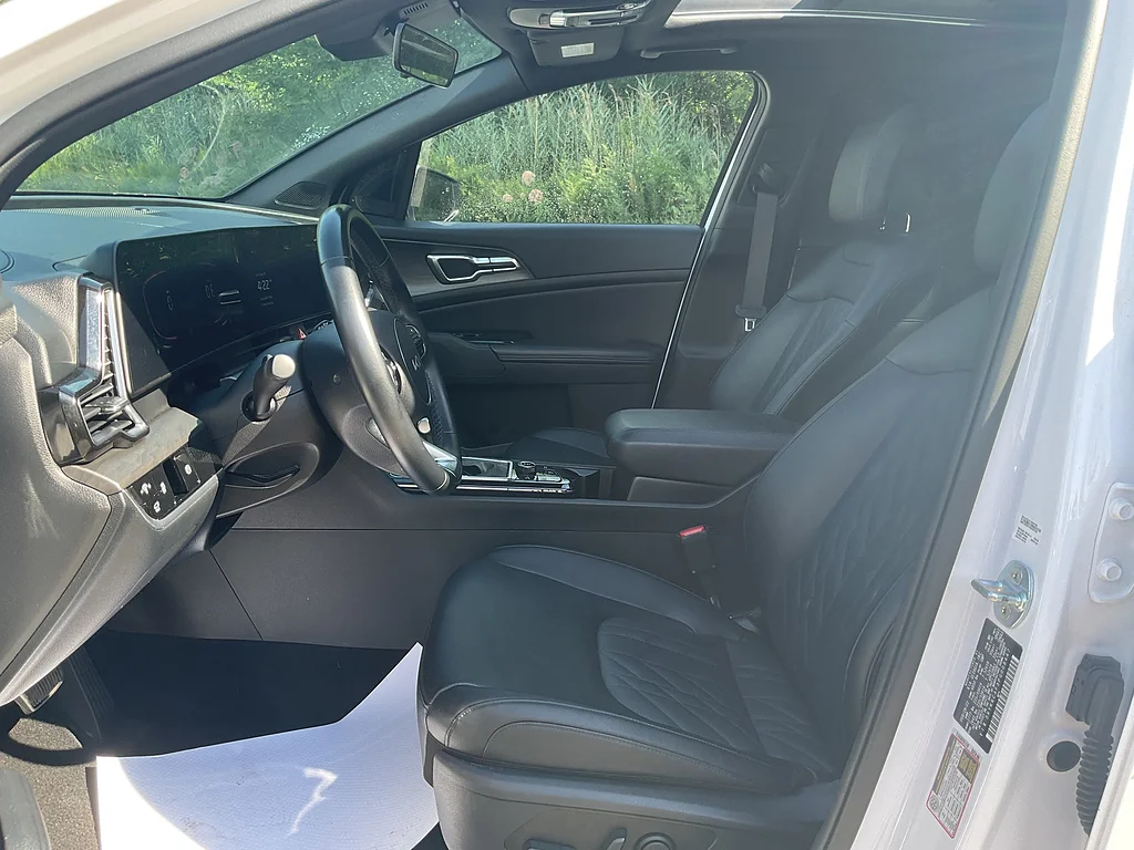 Used 2023 Glacial White Pearl Kia X-Line image 8