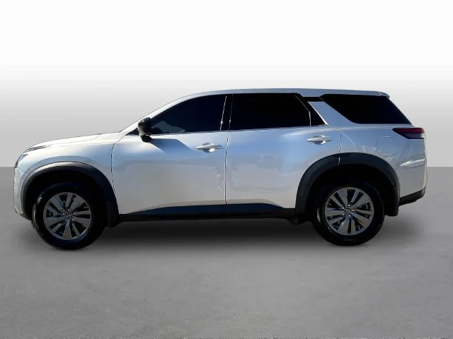 Used 2025 Silver Nissan S image 4