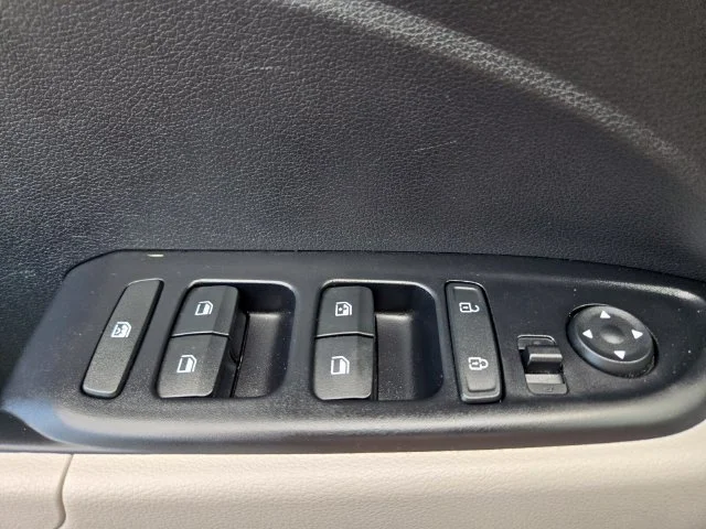 Used 2025 Gray Hyundai SEL image 33