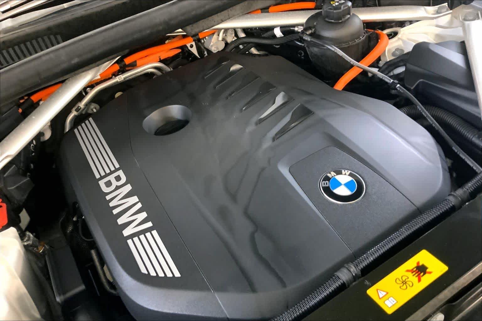 Used 2024 Mineral White Metallic BMW xDrive50e image 31