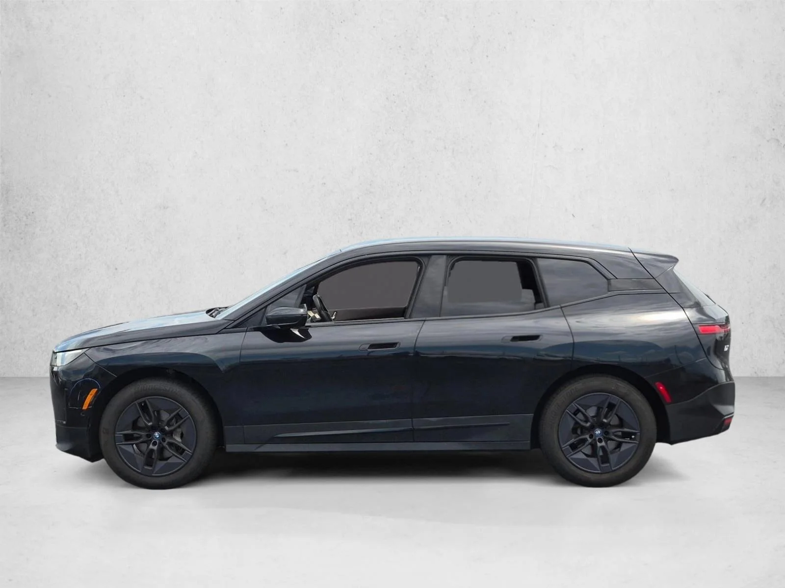 Used 2024 Black Sapphire Metallic BMW xDrive50 image 8
