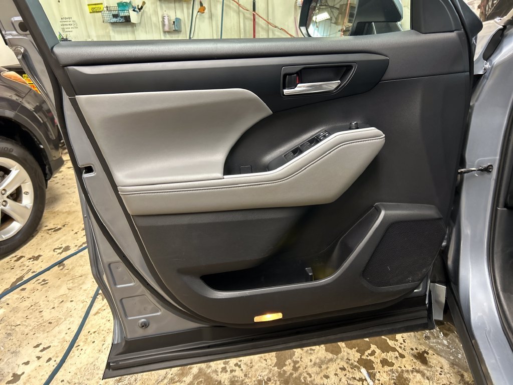 Used 2021  Toyota XLE image 14