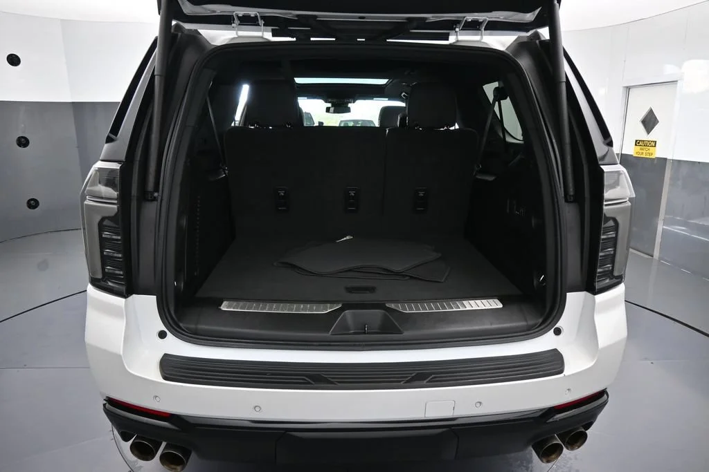 Used 2025 Iridescent Pearl Tricoat Chevrolet Z71 image 43