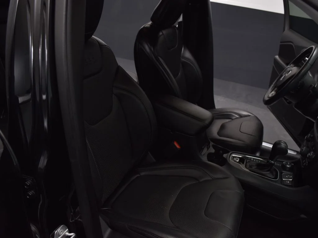 Used 2019 Black Jeep Limited image 26