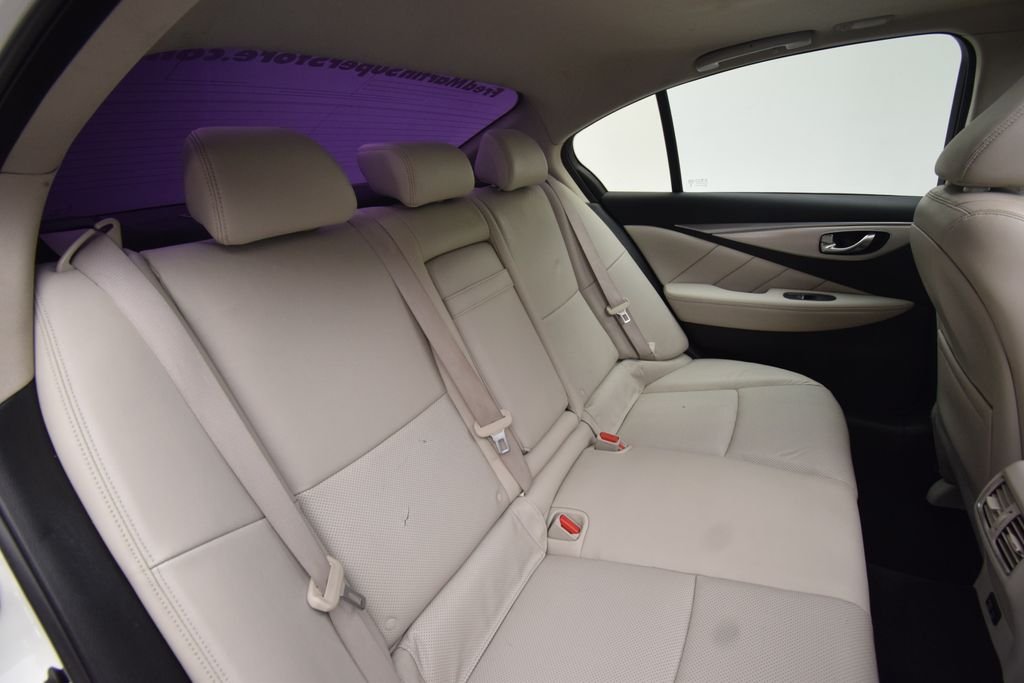 Used 2021 Majestic White INFINITI 3.0t LUXE image 18