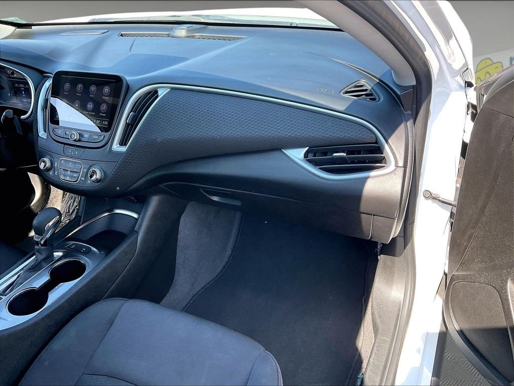 Used 2024 Summit White Chevrolet LT image 12